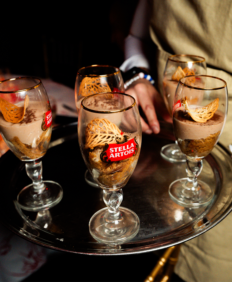 스텔라 아르투아 Let's Do Dinnet 행사 음식이 챌리스잔 안에 담겨있습니다.